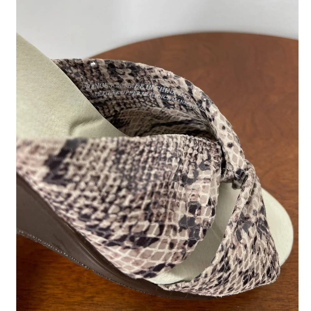 Liz Claiborne Francesca Leather Wedge Slide Sandals in Snakeskin Size 7